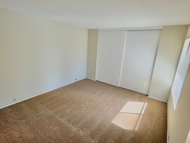 Building Photo - Upgraded 3 Bed 1.5 Bath Condo in Mira Mesa