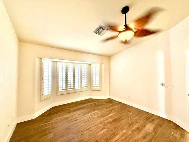 Building Photo - Landau Manor - FANTASTIC 4Br/2ba/3 car garage w/ POOL & SOLAR!