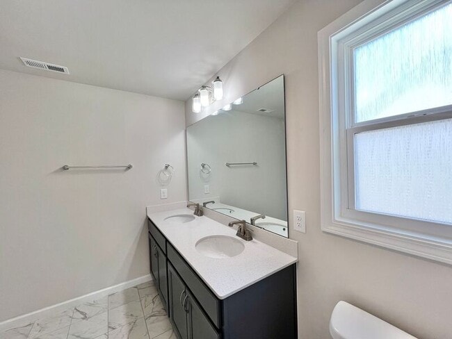 Building Photo - 120 Alta Crst Ln