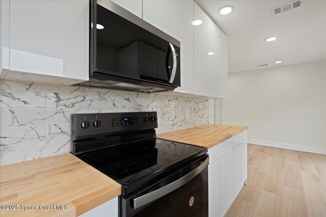 Building Photo - 301 W Rutgers St