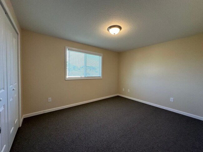 Building Photo - HOS174-Hoskin