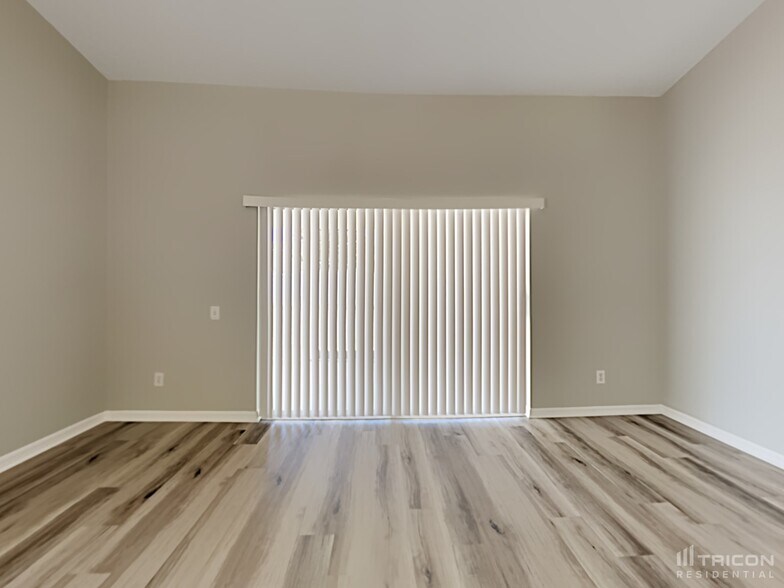 Building Photo - 217 Lakeway Ln