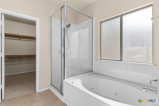 Building Photo - 5405 English Oak Dr