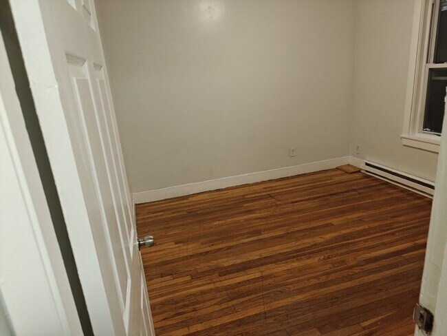 Building Photo - 11 Nelson St