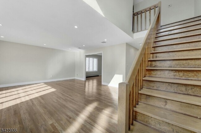 Building Photo - 535 Orchard Ave