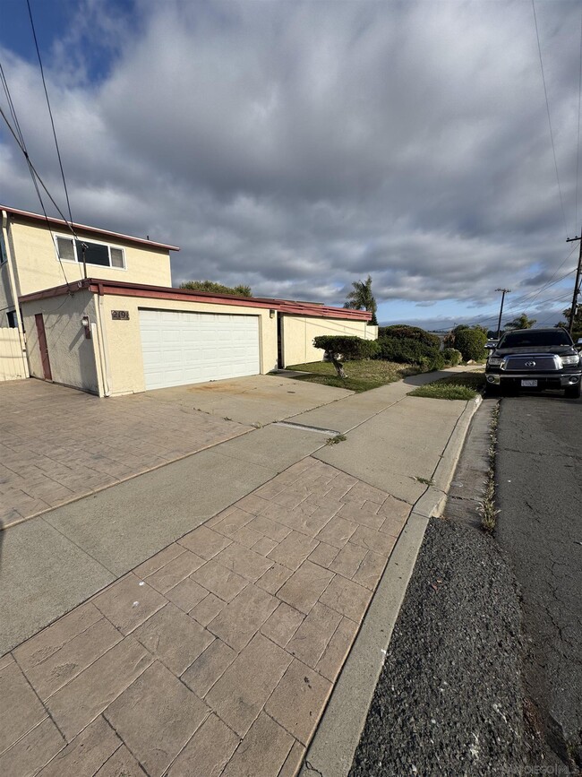 Primary Photo - 2191 Cardinal Dr
