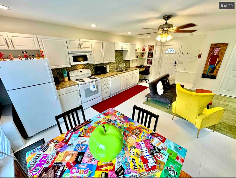 Building Photo - 924 Spain Ave