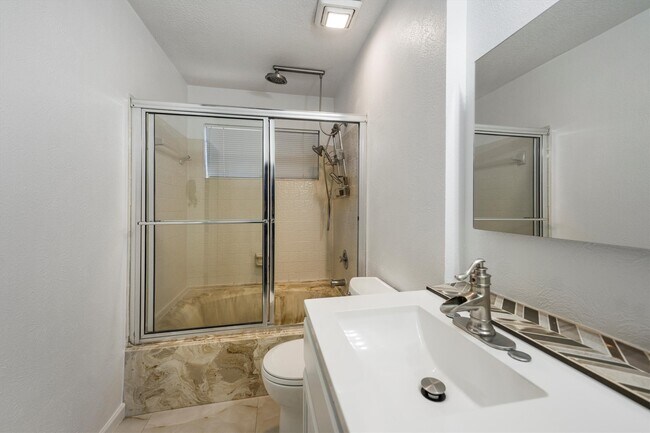 Building Photo - 3203 Golden Willow Dr