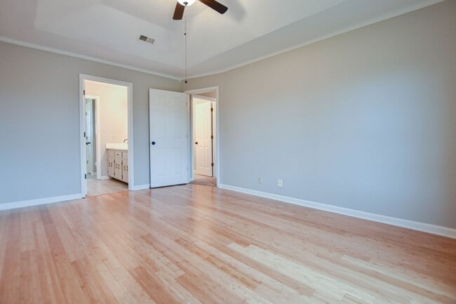 Building Photo - Pet Friendly Three Bedroom!