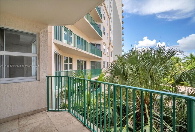 Building Photo - 19900 E Country Club Dr