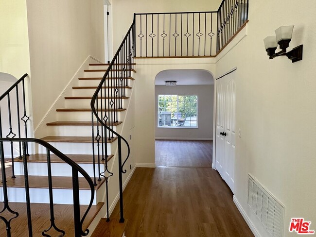 Building Photo - 26065 Redbluff Dr