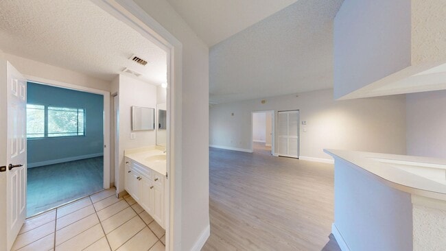 Building Photo - 2Bd /2Ba Condo with Stunning Lake Views!  ...