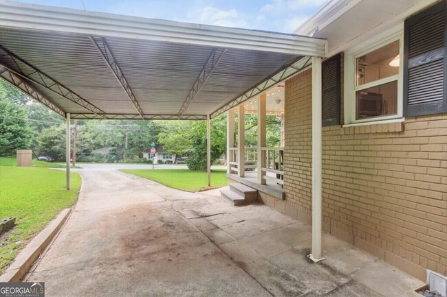 Building Photo - 1049 Brookdale Dr