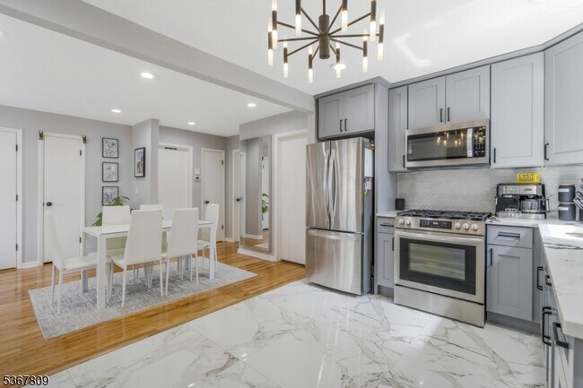 Building Photo - 9 Westervelt Pl