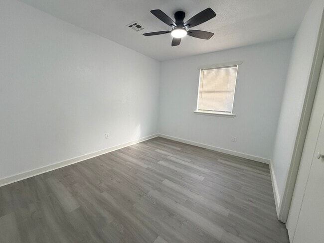 Building Photo - 2331 NW Austin Dr