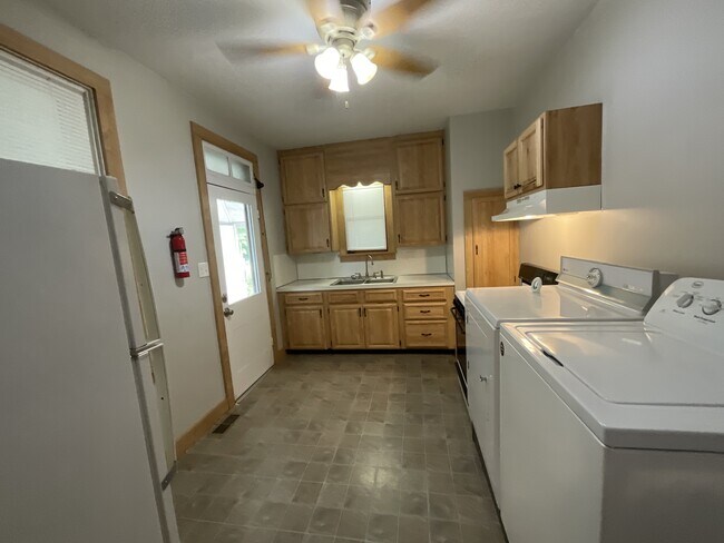 Building Photo - 254 E Louther St