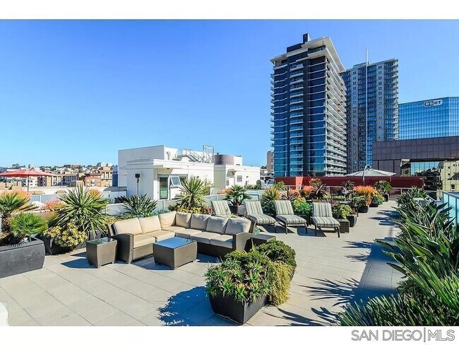 Building Photo - 1431 Pacific Hwy