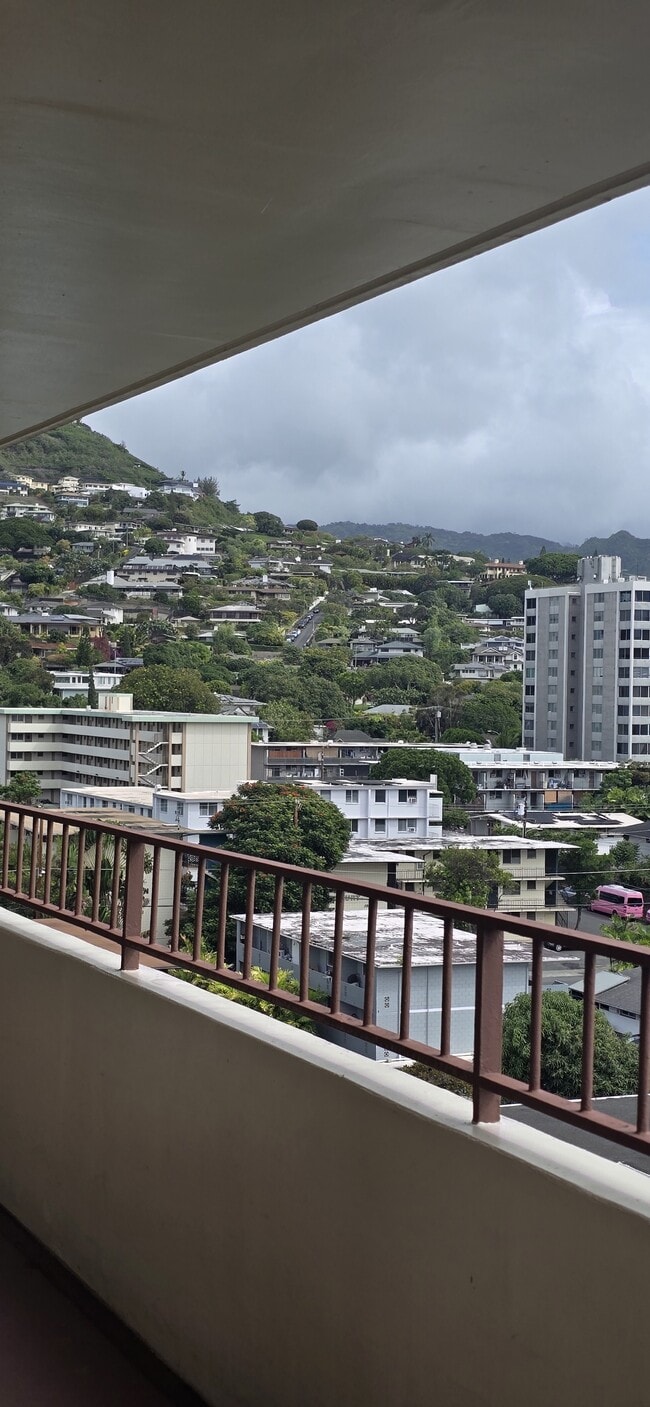 Building Photo - 1710 Makiki St