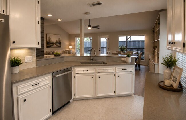 Building Photo - 2303 Silver Sage Dr