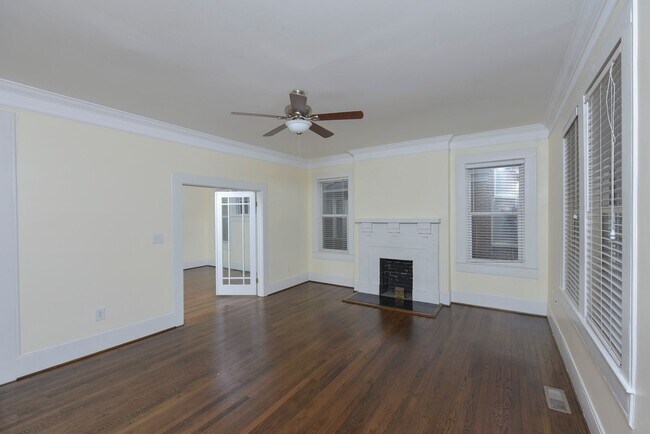 Building Photo - Cozy 3BR/2BA Home Steps from USC – PRE-LEA...