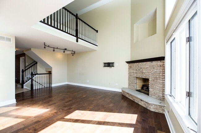 Building Photo - 8444 Dunmore Dr