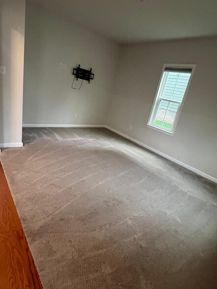 Lower level office Room - 2010 Hemlock Ln