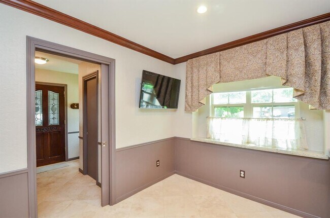 Building Photo - 3015 Bainbridge Ct