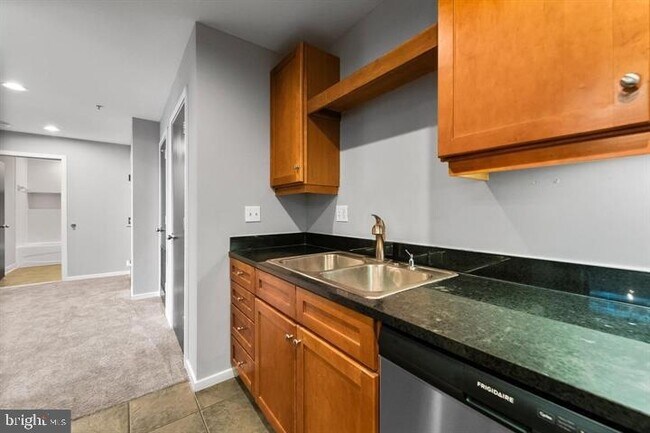 Building Photo - 1211 Light St