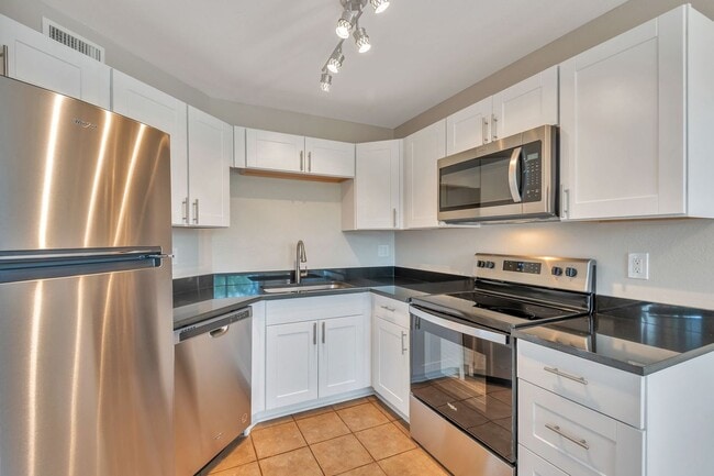 Building Photo - Charming  Updated 2BR- 2  BATH FOOTHILLLS CONDO