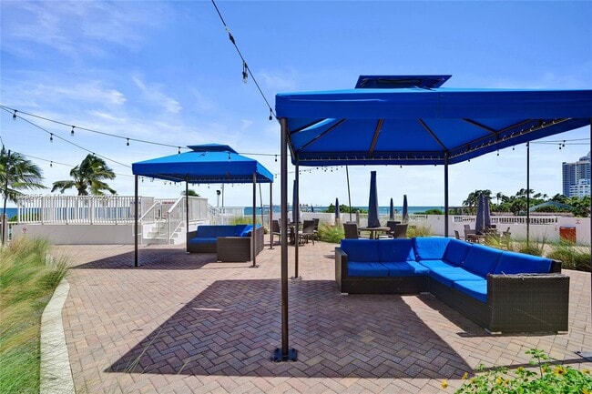 Building Photo - 5401 Collins Ave