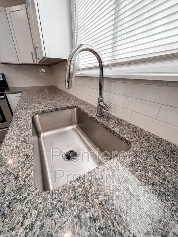 Building Photo - 10411 E 78 Terrace