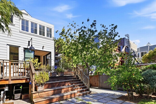 Building Photo - 2570 Folsom St