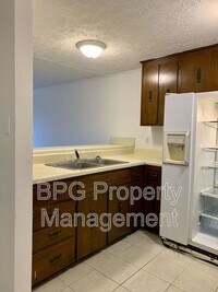 Building Photo - 123 Circle Dr