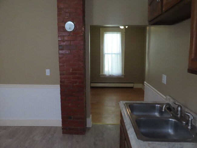Building Photo - 1026 Stophlet St