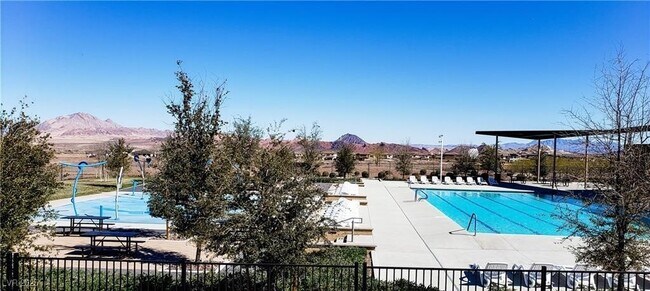 Building Photo - 420 Desert Cadence St