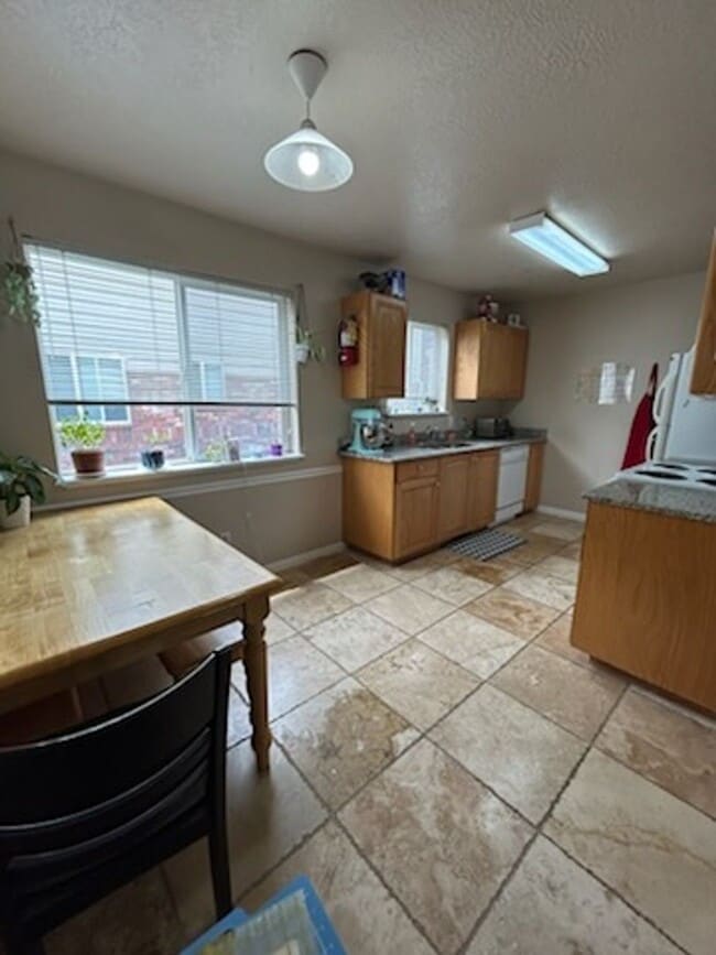 Building Photo - 2 Bed 1 Bath Condo in Rexburg Idaho - Unit...
