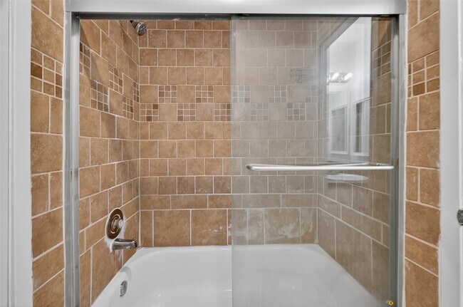 Building Photo - 6111 Beverly Hill St