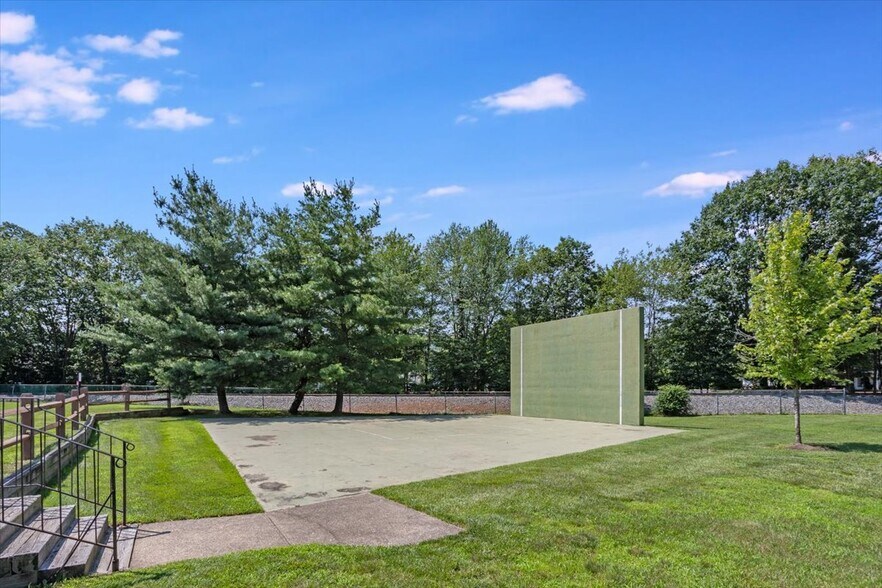 Building Photo - 56 Woods Edge Dr