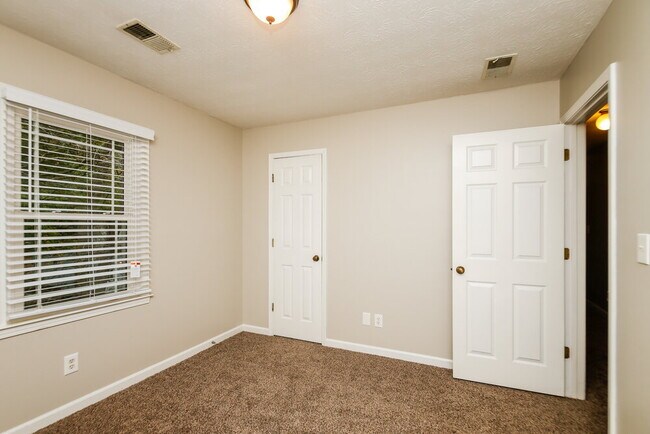 Building Photo - 2130 Grayfield Dr