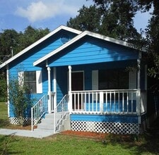 Building Photo - 1877 Rosanne St