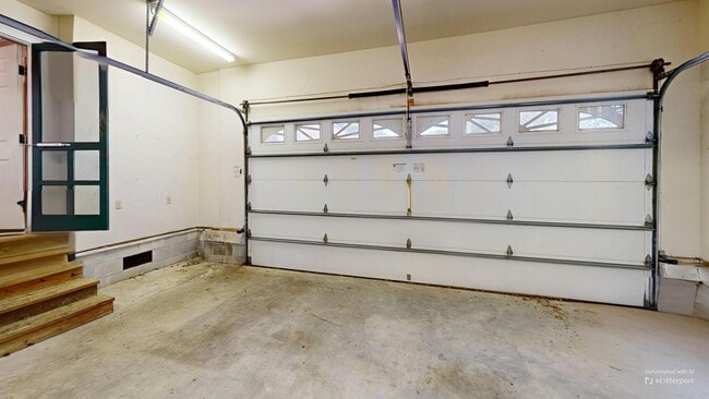 Building Photo - 33 Fairway Dr