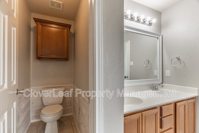 Building Photo - 2424 Dimmitt Dr
