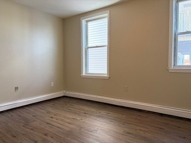 Building Photo - 36 Cork St