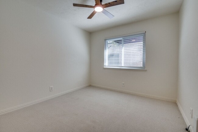 Building Photo - ***2 WEEKS FREE RENT WITH MOVE IN ON OR BE...