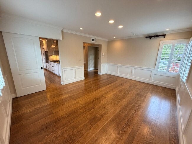 Building Photo - 831 Columbia Dr