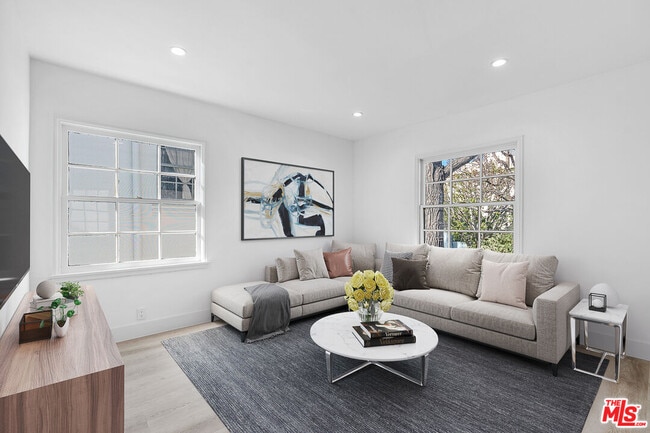 Building Photo - 9216 Alden Dr