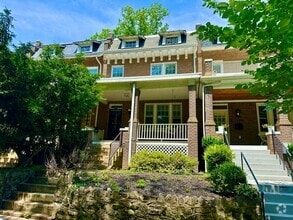 Building Photo - 4 Bed + 2 Bath - Pets Welcome! Parking!