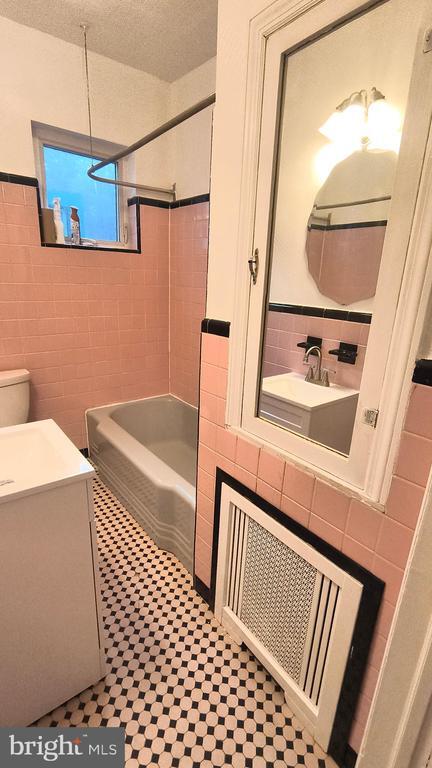 Building Photo - 2702 S 18th St