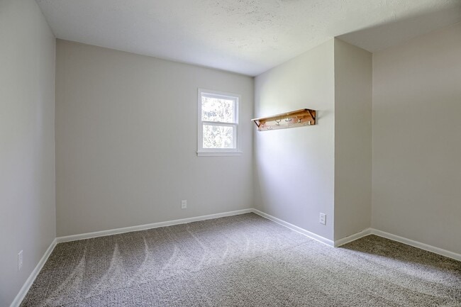 Building Photo - Charming 3-Bedroom Omaha Home with Finishe...