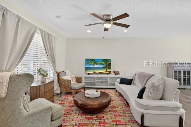 Building Photo - 225 University Pkwy